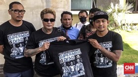 Ke Polda Bali, Personel SID Pakai Kaus Seruan Bebaskan Jerinx
