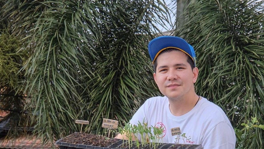 Cerita Haykal Kamil dan Istri Garap Kebun di Kompleks yang Kini Produktif