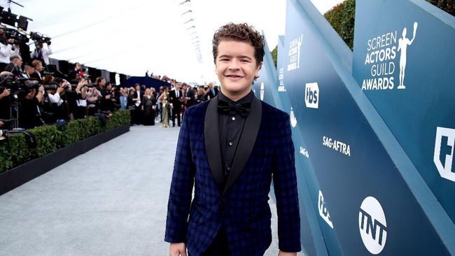 Aktor Gaten Matarazzo bekerja di restoran untuk mengisi waktu setelah produksi serial Stranger Things ditunda karena pandemi Covid-19.