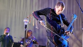 Pentolan Sigur Ros Kolaborasi dengan Vokalis Cocteau Twins