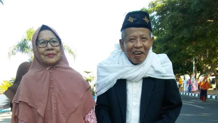 Kiai NU, H Muhammad Idrus Makkawaru, dan istri semasa hidup