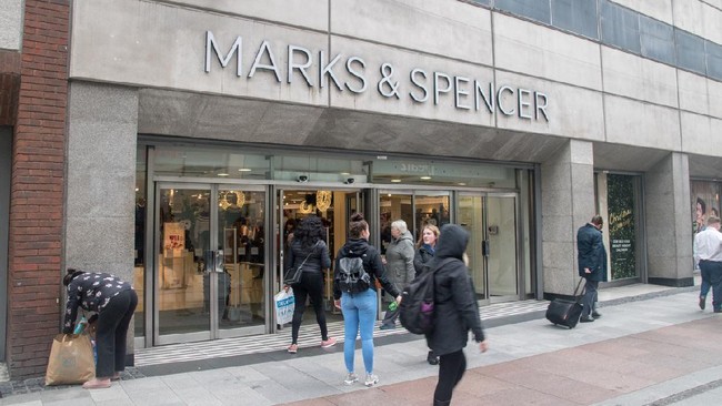 Peritel Marks and Spencer akan PHK 7.000 pekerja dalam kurun waktu tiga bulan ke depan.