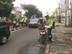 Hari Pertama Penindakan di Jalur Cepat Margonda, 300 Motor-Angkot Ditilang
