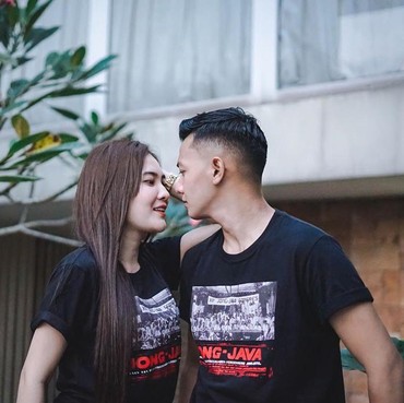 Dikabarkan Menikah, Ini 6 Foto Kedekatan Nella Kharisma dan Dory Harsa