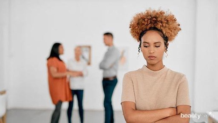 Sering Menjadi Bahan Omongan Orang Lain? Hadapi dengan Cara Ini, Yuk!