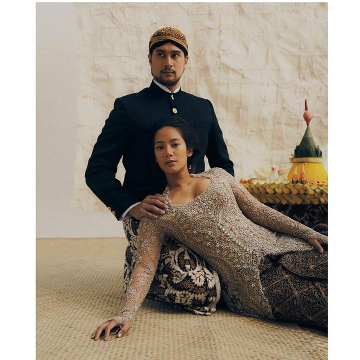 <p>Artis cantik Tara Basro dipersunting Daniel Adnan pada 17 Juni 2020. Pesta pernikahan keduanya digelar sederhana, Bunda. (Foto: Instagram @tarabasro)</p>