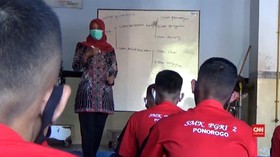 VIDEO: Khofifah Uji Coba Sekolah Tatap Muka di Zona Orange