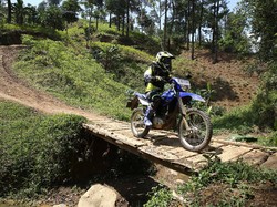 Menguji Si Jangkung Yamaha WR155R di Medan Off Road, Jor-joran Dibetot!