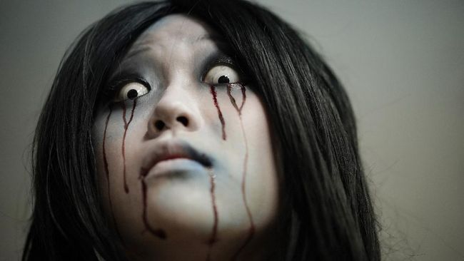 Kisah hantu dan cerita mistis menjadi tradisi setiap musim panas di Jepang. Di tengah pandemi virus corona, rumah hantu drive-in menjadi solusinya.