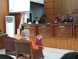 Angel Lelga Bersaksi di Sidang Vicky Prasetyo