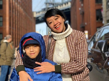 Asri Welas Bikin Video Klip Anaknya di New York Pakai HP, Ini Hasilnya