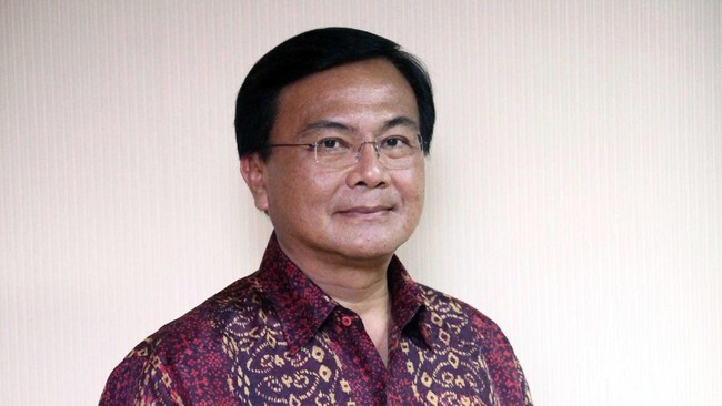 Kompolnas akan mengevaluasi dugaan pelanggaran SOP yang dilakukan oleh polisi dalam bentrokan yang terjadi dengan laskar FPI di Tol Cikampek pekan lalu. 