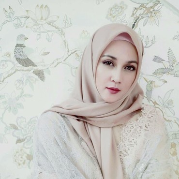 Dina Lorenza Masih Berharap Ketemu Jodoh Sebelum Meninggal Dunia