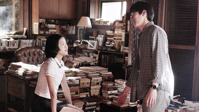 Eungyo (A Muse) merupakan salah satu film erotis hit asal Korsel, yang menjadi wadah debut aktris Kim Go-eun di layar lebar. Berikut sinopsis Eungyo (A Muse).