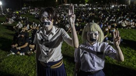FOTO: Gelombang Demo Mahasiswa dan Warga Thailand Berlanjut