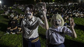 FOTO: Gelombang Demo Mahasiswa dan Warga Thailand Berlanjut