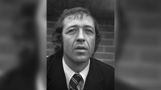 Sejumlah mantan pemain Timnas Indonesia berbagi kisah tentang prbadi unik Henk Wullems saat menangani skuad Merah Putih.