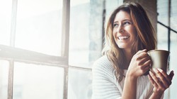 Pesona 5 Wanita Berusia Lanjut yang Awet Muda & Menolak Tua