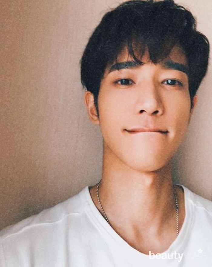 Pria yang memiliki tinggi 180cm ini menguasai beberapa bahasa selain Mandarin, yaitu Inggris dan sedikit Jepang. Liu belajar bahasa Korea karena akan membintangi variety show Twogether. Gimana sudah nonton aksinya? (Foto: www.instagram.com/ryu19860812/)