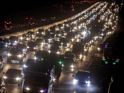 Minggu Malam, Tol Cikampek Semakin Padat
