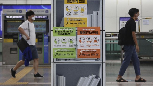 Korsel mulai melonggarkan serangkaian pembatasan di Seoul setelah mencatat penurunan harian kasus infeksi virus corona.
