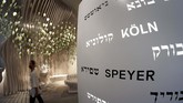 FOTO: Saksi Bisu Kehidupan Orang Yahudi di Jerman Sebuah pameran bertajuk Jewish Life in Germany: Past and Present ditampilkan di the Jewish Museum di Berlin, Jerman, beberapa waktu lalu.