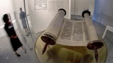 FOTO: Saksi Bisu Kehidupan Orang Yahudi di Jerman Sebuah pameran bertajuk Jewish Life in Germany: Past and Present ditampilkan di the Jewish Museum di Berlin, Jerman, beberapa waktu lalu.