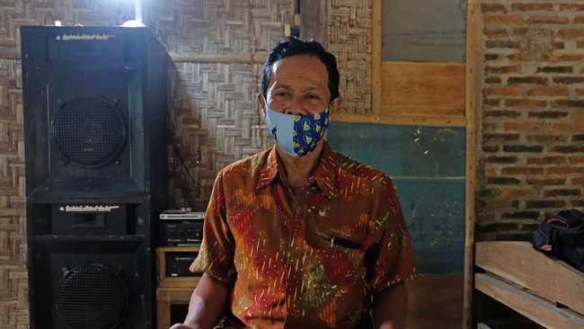 Sebelum ada bantuan, para guru mengaku harus menyisihkan sebagian uang pribadinya untuk membeli kuota agar proses pembelajaran daring tetap berjalan.
