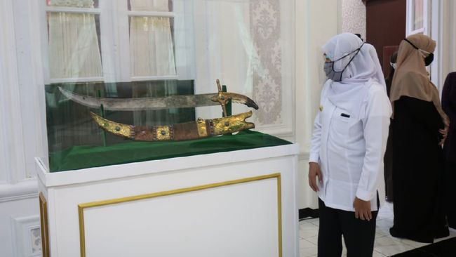 Sejumlah artefak peninggalan Nabi Muhammad SAW saat ini tengah dipajang dalam pameran terbatas dan tertutup di kota Probolinggo, Jawa Timur.
