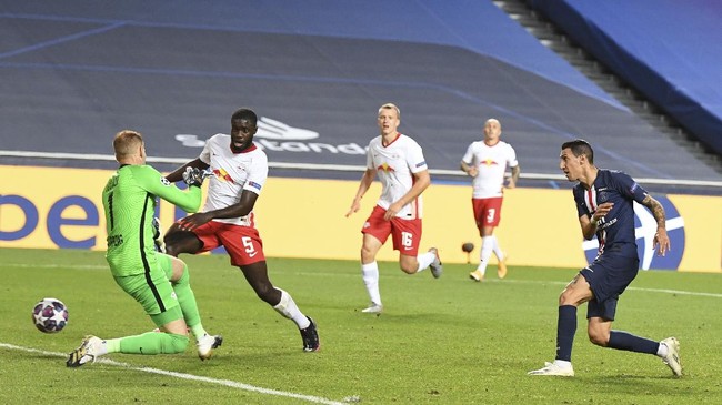 Gelandang PSG Angel Di Maria tampil memikat saat menyingkirkan RB Leipzig di semifinal Liga Champions.
