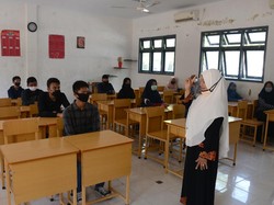 Bila Sekolah di DKI Langgar Protokol COVID-19, Murid-Guru Kena Sanksi