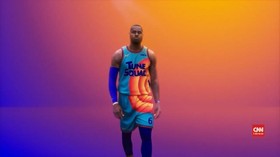 VIDEO: LeBron James Pamer Kostum Space Jam 2