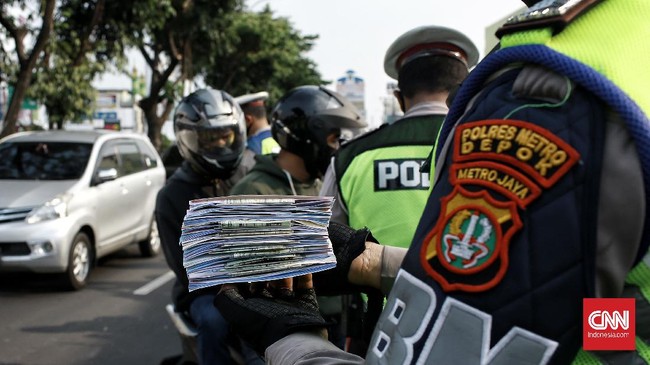 Polda Metro Jaya akan meresmikan 30 kamera ETLE portabel yang dipasang di badan, helm, serta dasbor kendaraan petugas pada 23 Maret 2021.