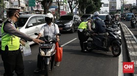 img-title Polisi Timang-timang Kembali Terapkan Tilang Manual