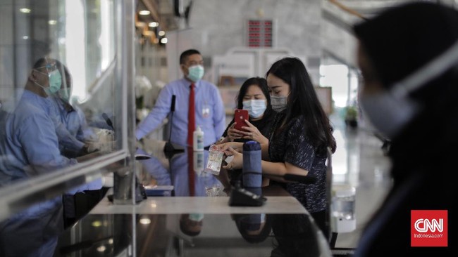 BI mengungkap masyarakat kelas menengah atas banyak yang mencairkan deposito mereka di bank dan beralih ke investasi surat utang dan saham.