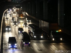 Kemacetan Terjadi di Dua Rest Area Tol Japek Arah Jakarta Malam Ini