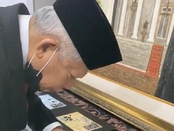 Kominfo Luncurkan Prangko Seri Jokowi-Maruf Hingga COVID-19