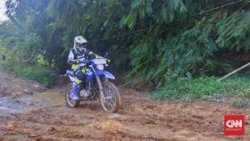 Cara Aman Motor Terabas Tanjakan dan Turunan Offroad