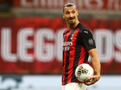Ibrahimovic Tak Kunjung Beri Kepastian untuk Milan