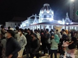 Saat Pemkot Dihujani Kritik Gegara Kerumunan Warga di Alun-alun Suroboyo