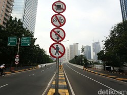 Polisi Minta Pesepeda Tak Melintas JLNT Casablanca: Patuhi Rambu Larangan!