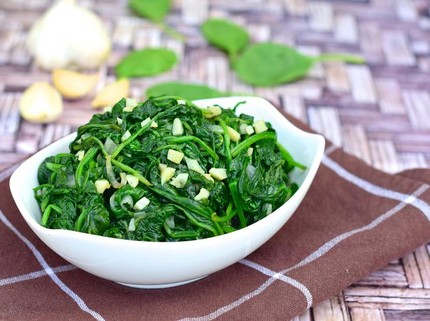 5 Resep Olahan Bayam Sederhana dan Praktis