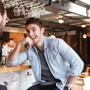Mungkin Cocok untuk Cewek Pendiam, Ini 5 Zodiak Cowok Paling Bawel