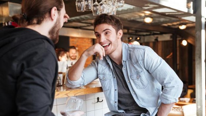Mungkin Cocok untuk Cewek Pendiam, Ini 5 Zodiak Cowok Paling Bawel