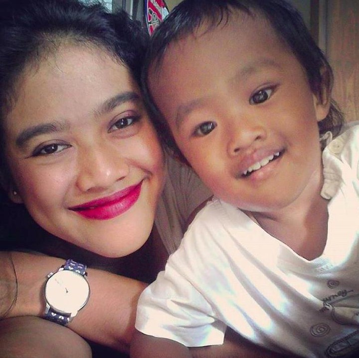 <p>Selfie bersama Wisa, putra tercintanya.</p>