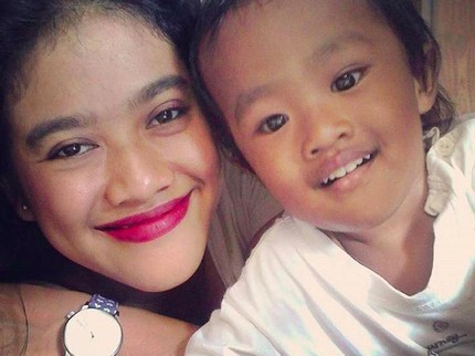 7 Potret Pemeran Bu Tejo 'Tilik' yang Viral dengan Putranya, Gemas!
