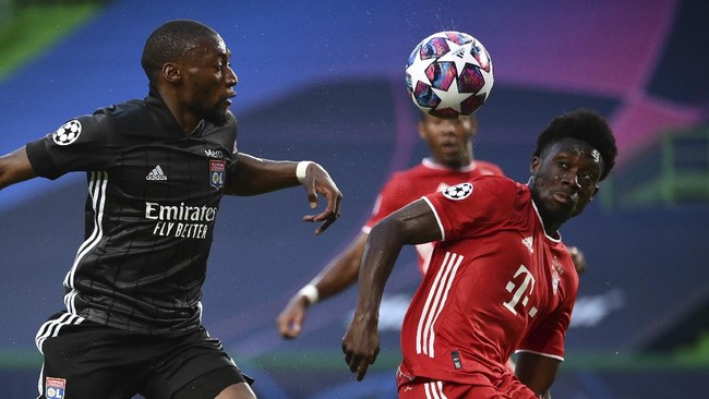 Lionel Messi diklaim menolak bertukar jersey dengan bintang muda Bayern Munchen Alphonso Davies usai perempat final Liga Champions.