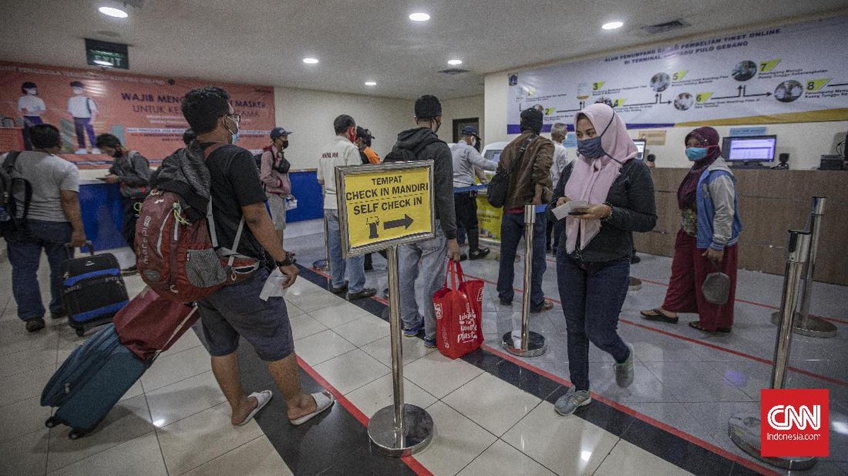 FOTO: Libur Panjang, Pemudik Tak Padati Terminal Pulo Gebang