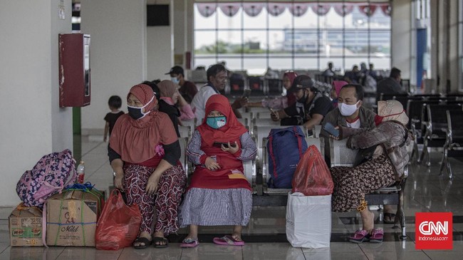 Penumpang yang ingin menggunakan angkutan bus untuk bepergian dari Terminal Pulogebang cukup menggunakan surat sehat/bebas influenza.