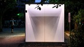 FOTO: Terobosan Baru Toilet Transparan di Shibuya Tokyo Salah satu taman di Shibuya menampilkan toilet transparan dengan teknologi tinggi di tengah taman.